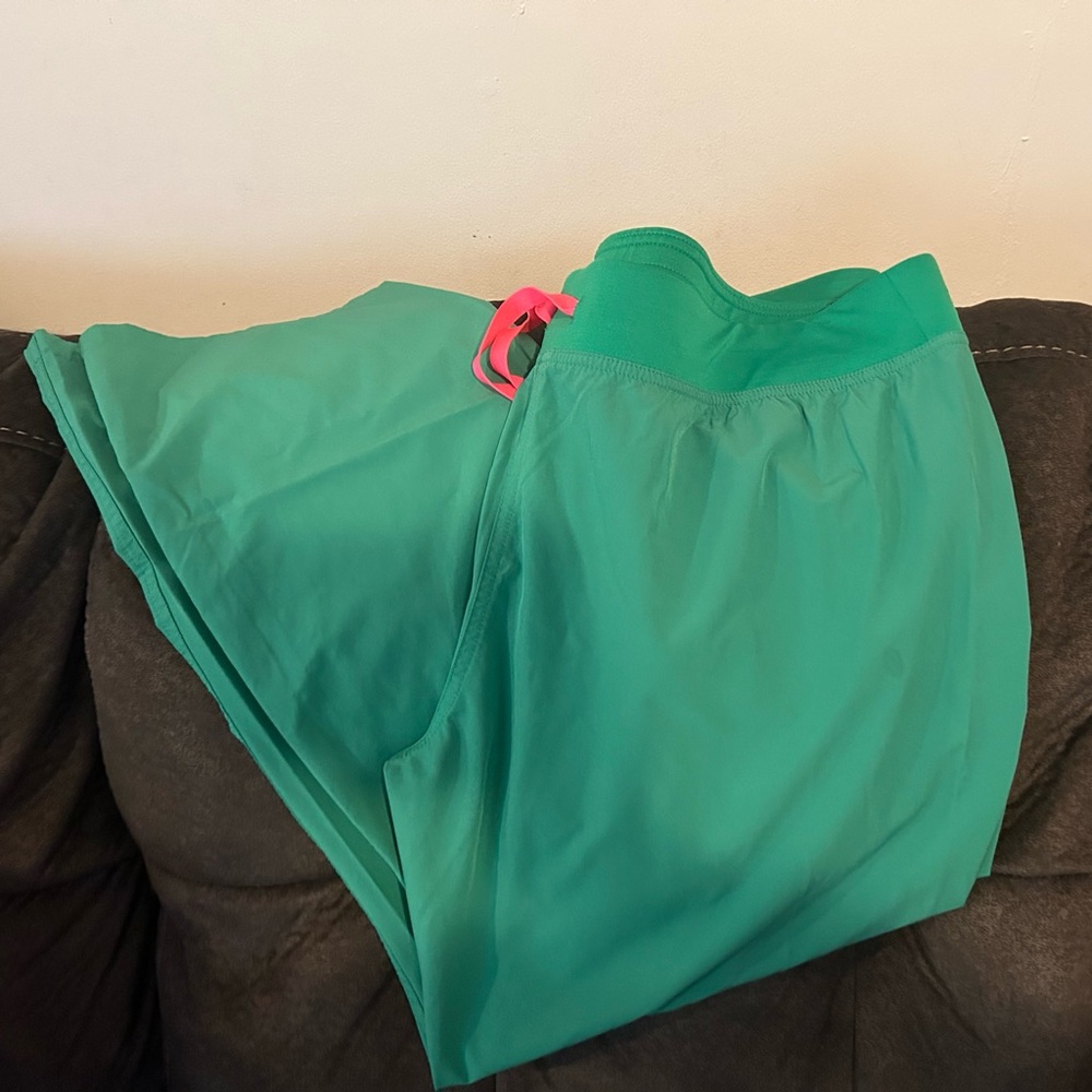 Green Figs scrub bottoms. XL petite